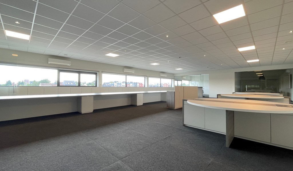 Gerenoveerde kantoren te huur in industriezone Ganzenbol Lint