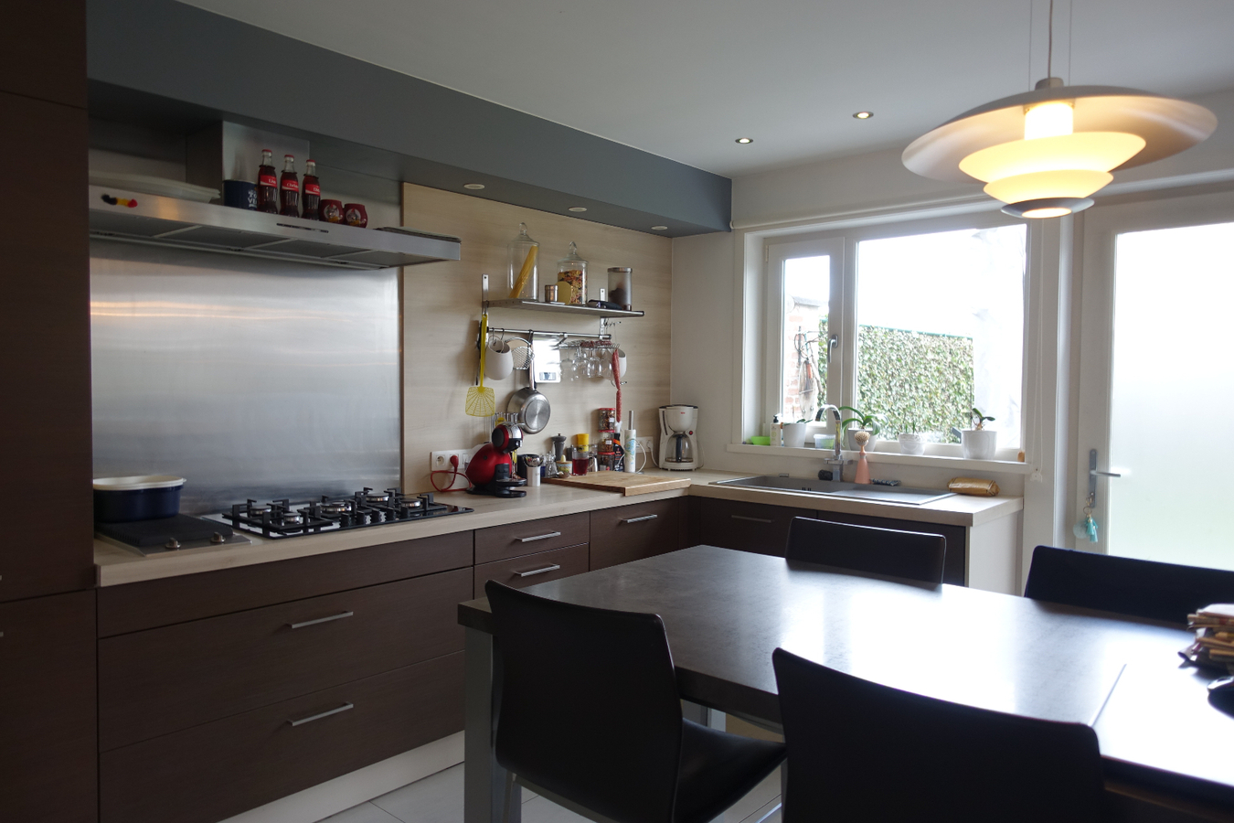 Instapklare hoekwoning met zonnige tuin 