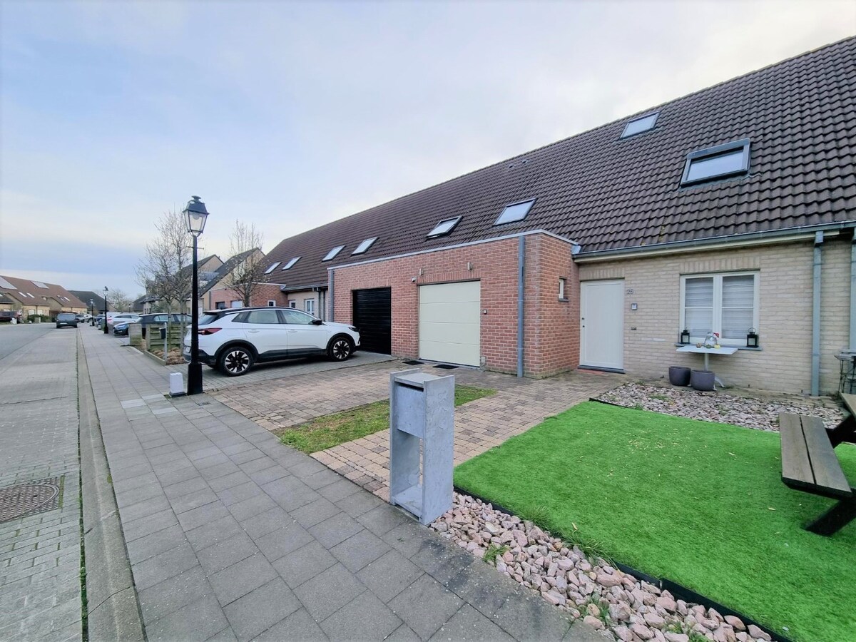 Mooie gezinswoning met tuin &amp; garage in rustige, kindvriendelijke woonwijk - Dudzele 