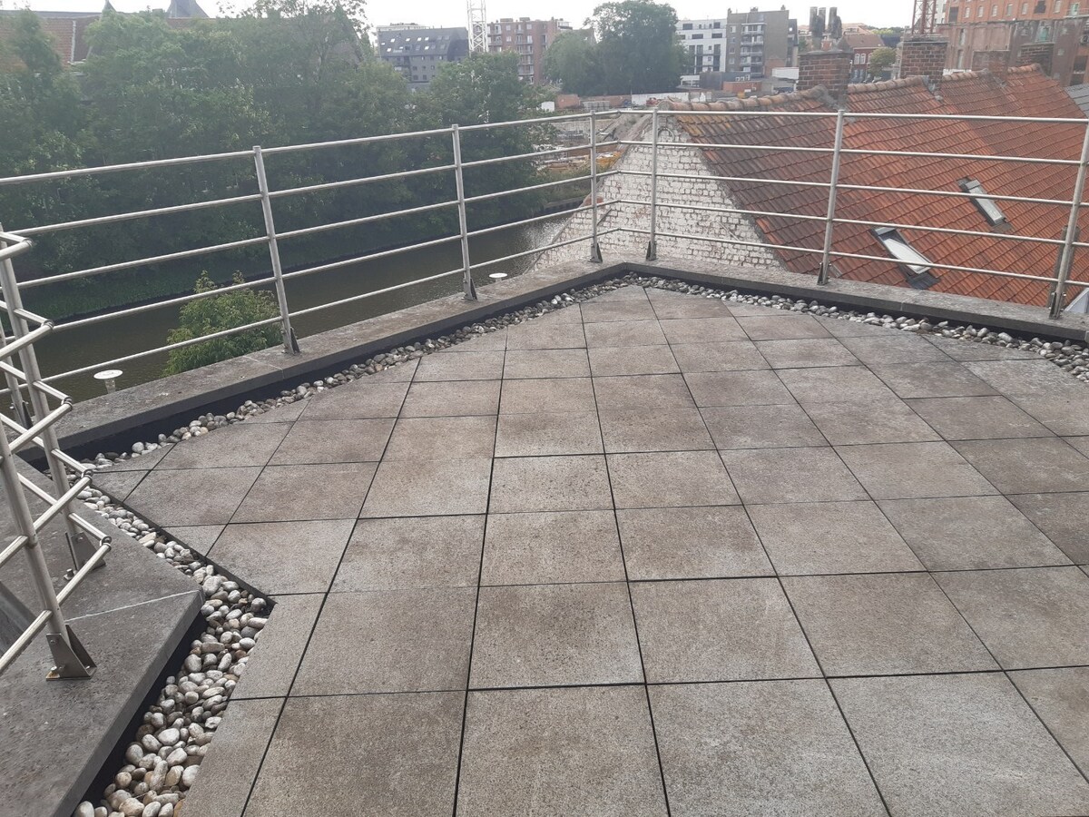 Tof dakappartement met aangenaam zonneterras. 