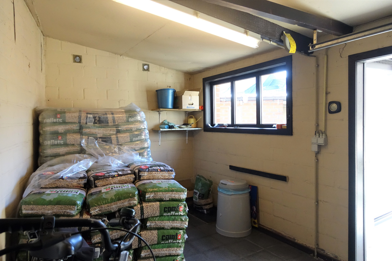 Half-open woning met 4 slaapkamers op unieke ligging 