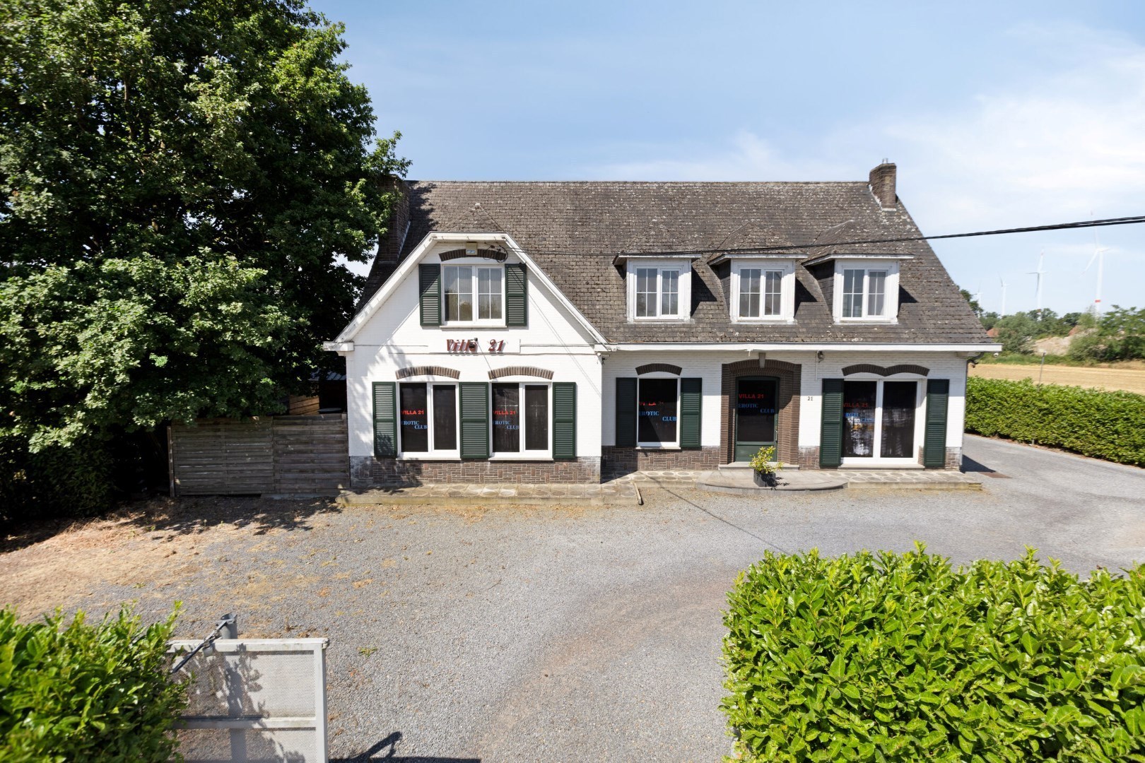 Handelshuis met tal van mogelijkheden in Geel 