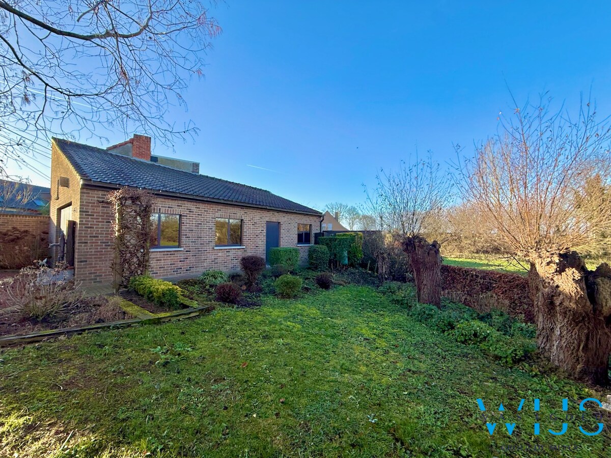 Super gezellig woonhuis met ruime garage te Boekhoute ! 