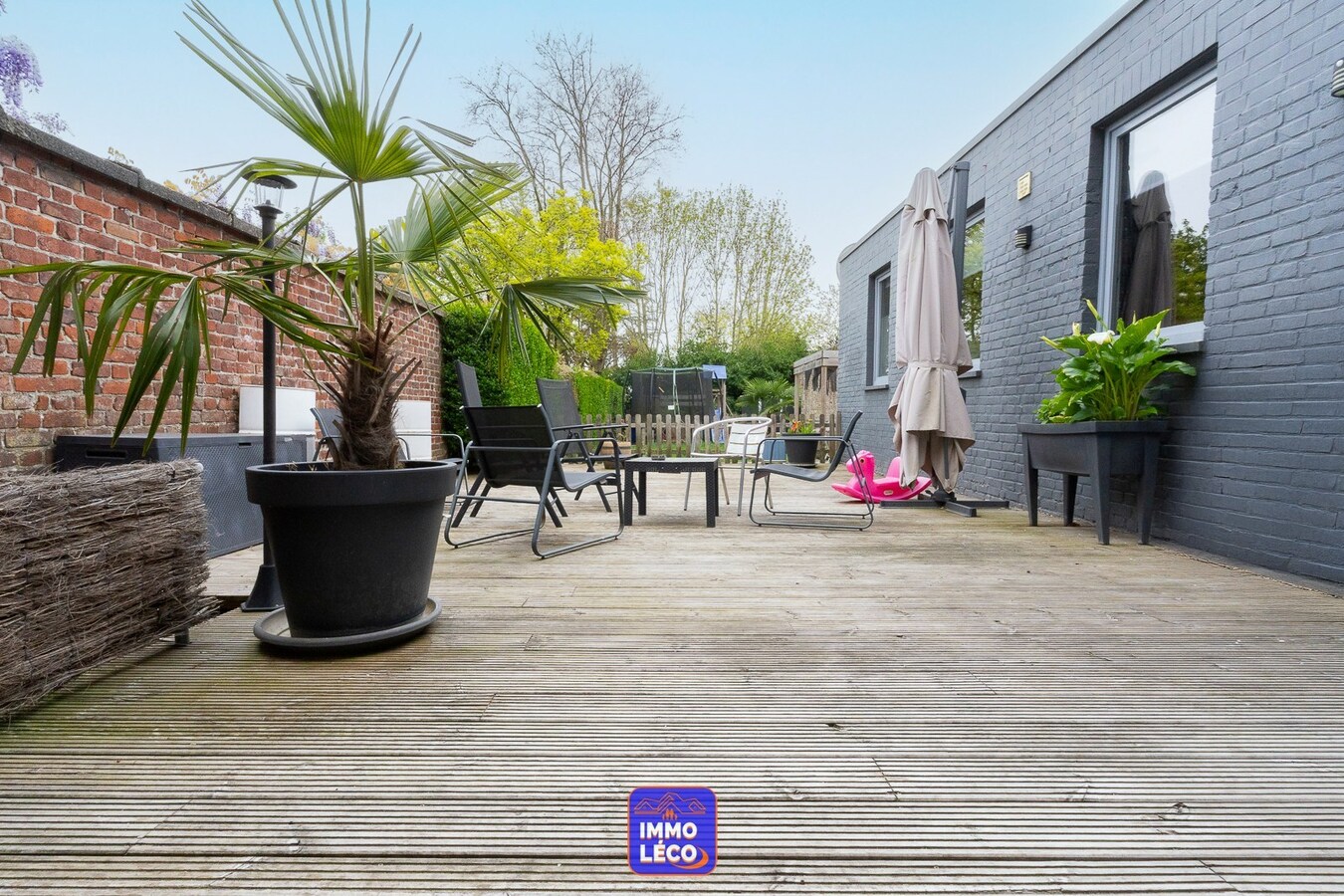 Grande maison 3 façades avec espace commercial – Opportunité rare ! 