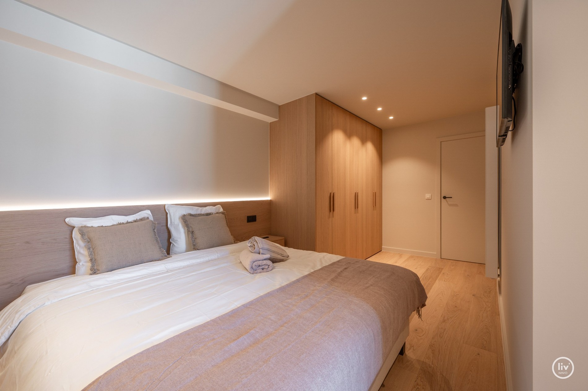 Projet de rénovation luxueux comprenant 3 chambres, situé sur l'avenue Dumortier (largeur de façade de 7 mètres). 