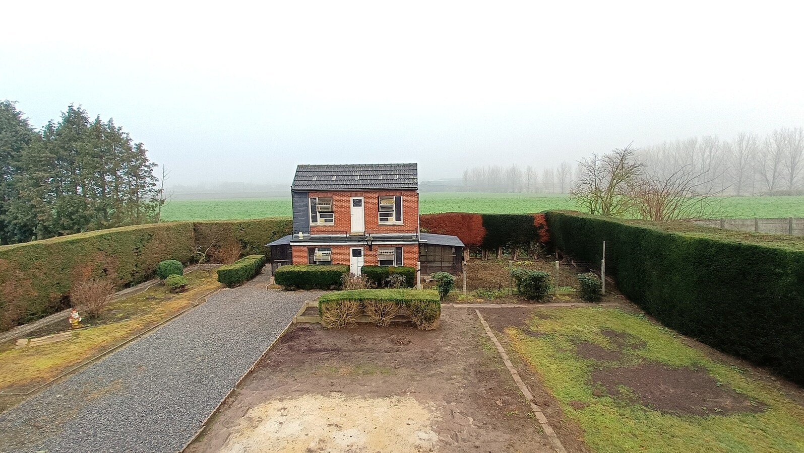 Ruime villa met garage en tuin 