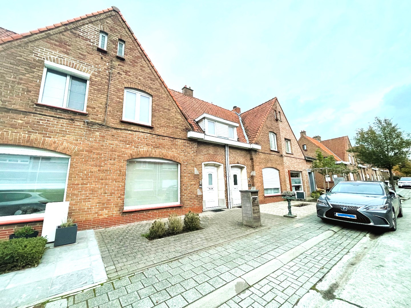 Gezellige rijwoning met 3 slaapkamers en uitweg 