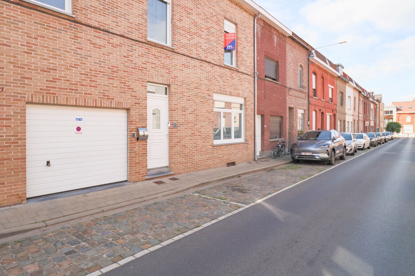 Ruime en recent gerenoveerde gezinswoning met garage te koop ! 