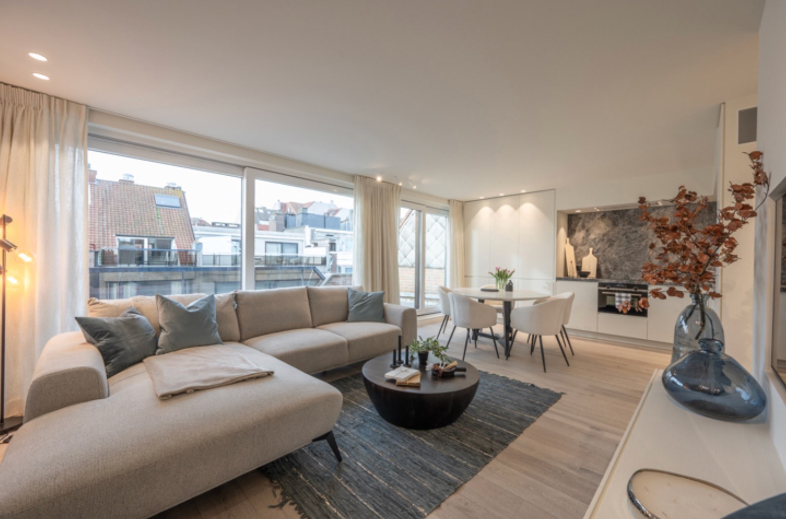 Appartement sous les toits entièrement rénové avec terrasses ensoleillées à 20 mètres de la digue de l'Albertstrand. 