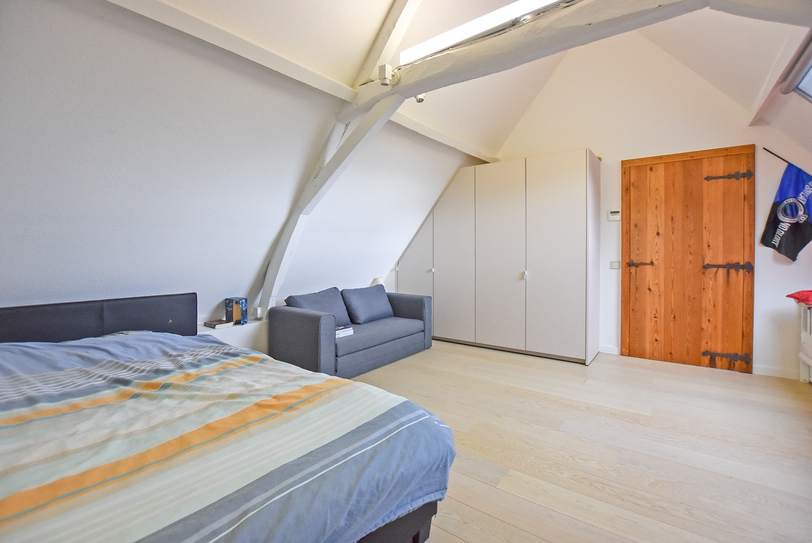 Instapklare woning met loods gelegen in een doodlopende straat 