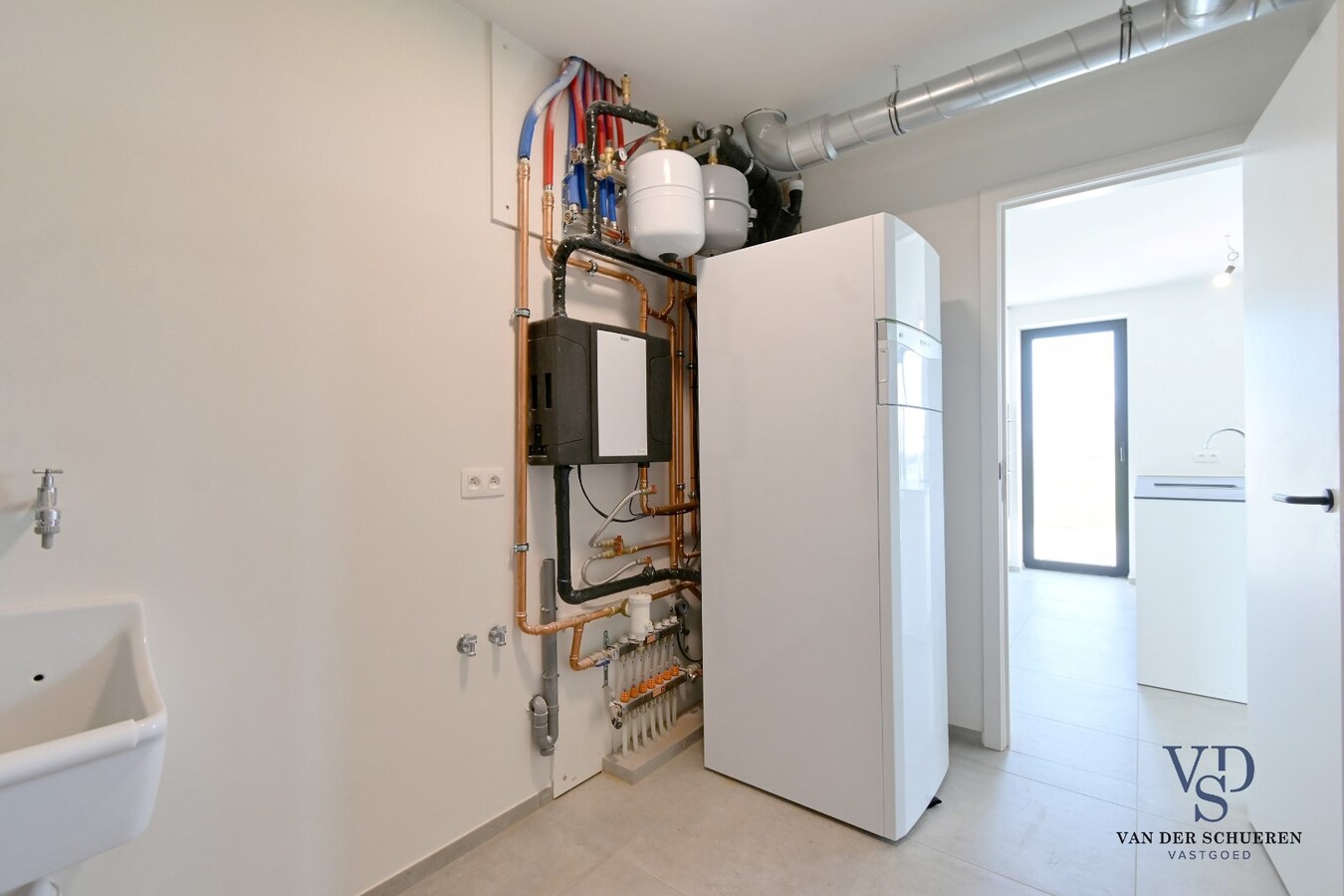 IN OPTIE ! Half Open Bebouwing met afzonderlijke garage 