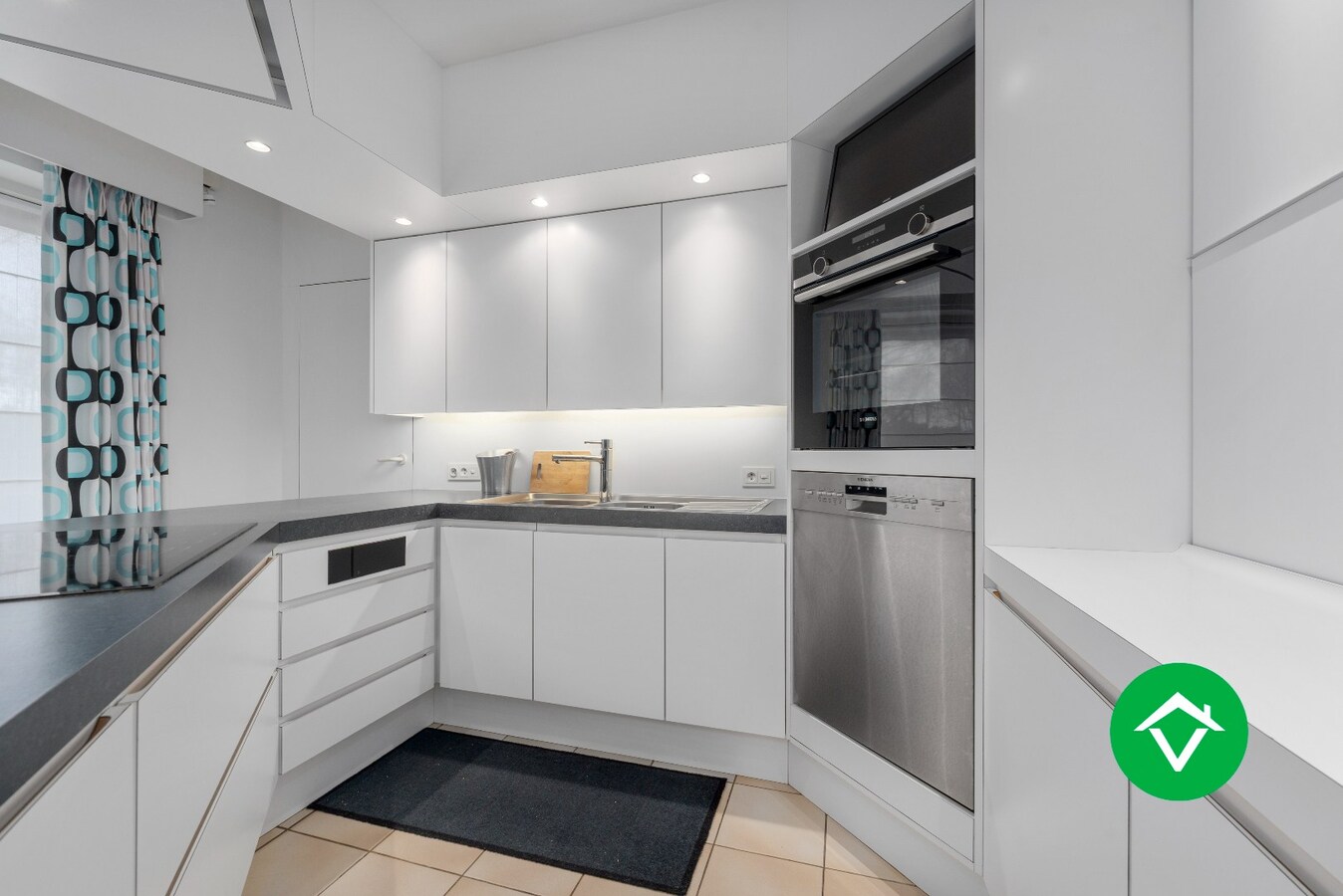 Rustig gelegen alleenstaande woning met bijgebouwen te Koekelare 