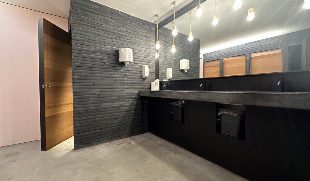 Kantoren en magazijn te huur in Eskimofabriek in Gent