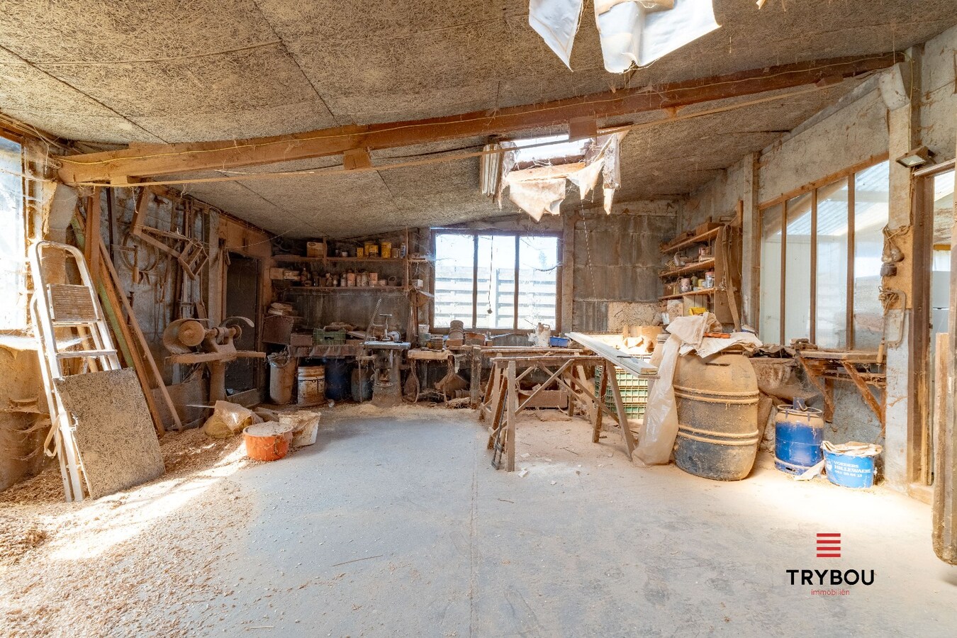 Woning met magazijn op 1203 m² – veel potentieel 