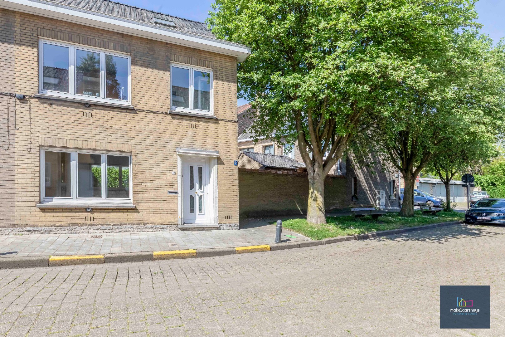 Centraal gelegen halfopen bebouwing met stadskoer 