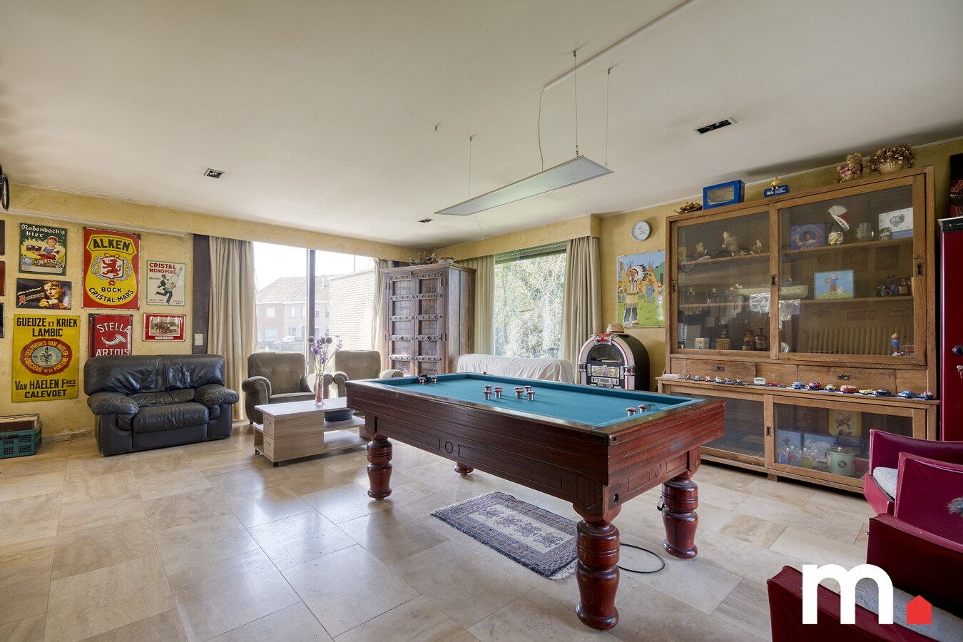 Unieke Villa te Roeselare op 2258m² met 28 zonnepanelen en 432m² bewoonbare oppervlakte! 