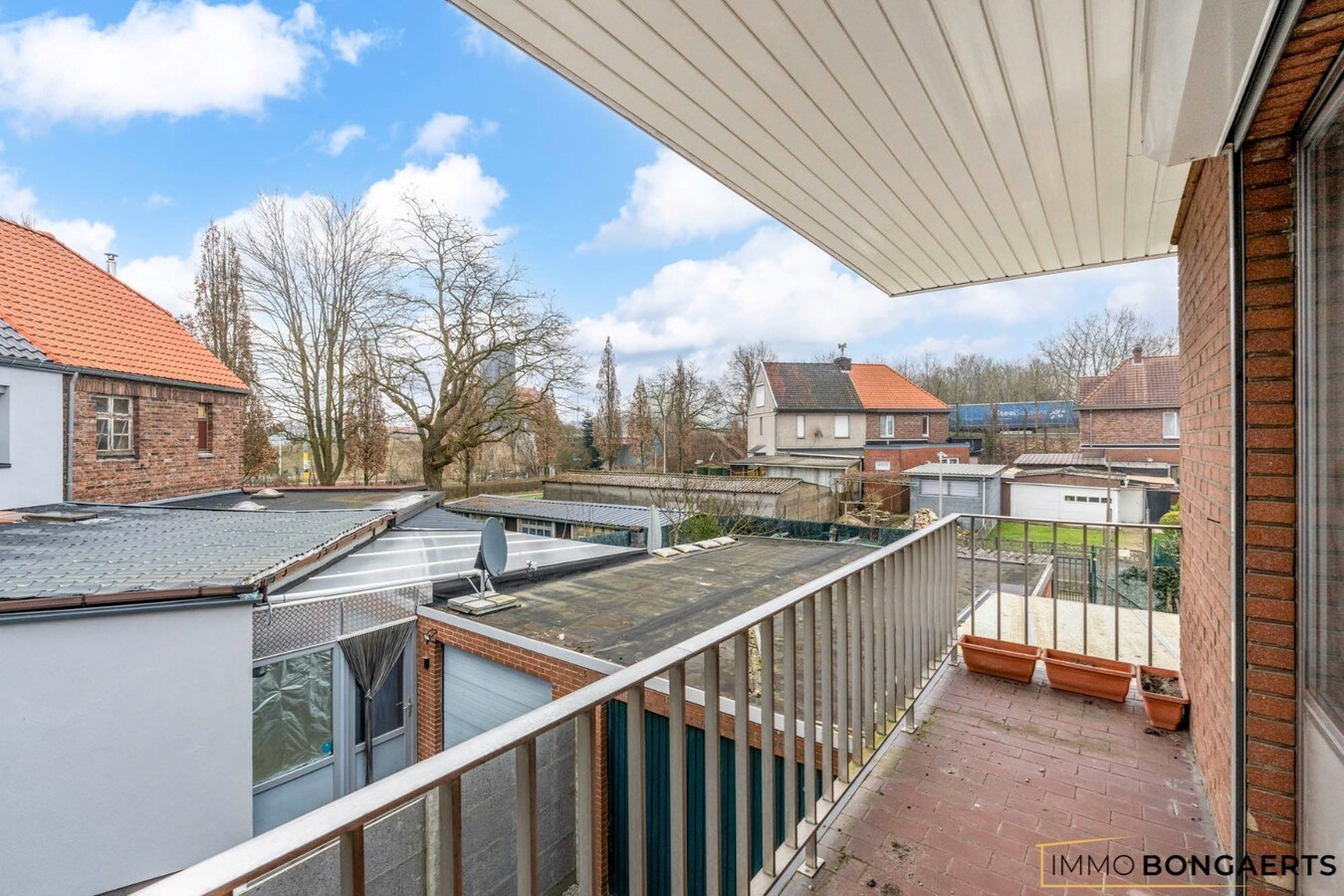 Ruime woning met vier slaapkamers 