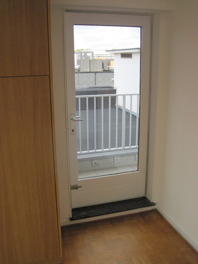Luxueus appartement met garage en berging (kelder). 