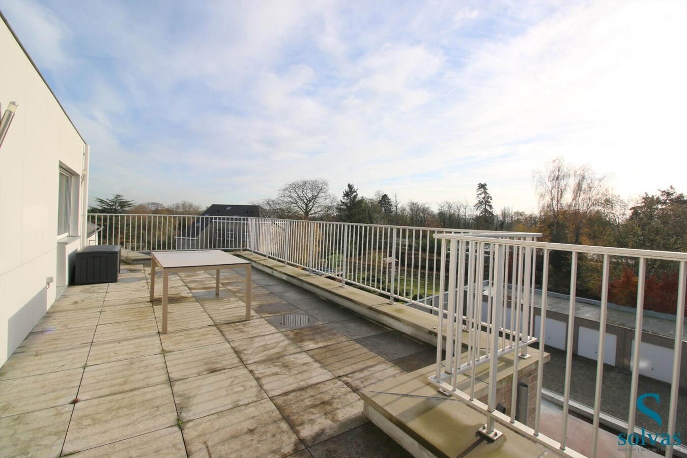 Appartement met 2 garageboxen 