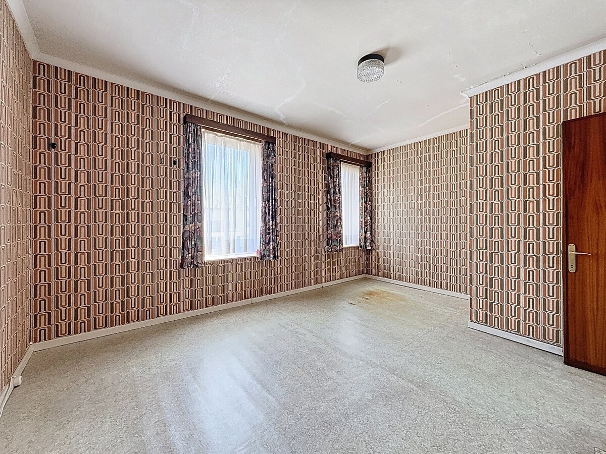 Te renoveren woning met garage en tuin nabij centrum Zottegem 