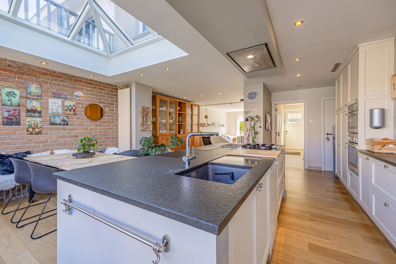 Charmante en lichtrijke gezinswoning met tuin in rustige, groene omgeving te Heist. 