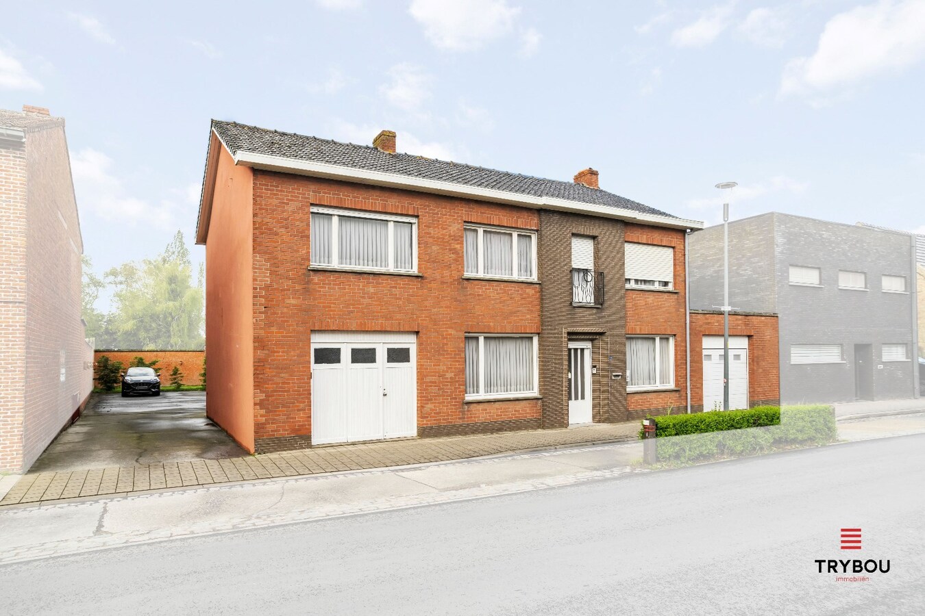 Halfvrijstaande woning met 5 slaapkamers en bijgebouw op 5488 m³ te Jonkershove 