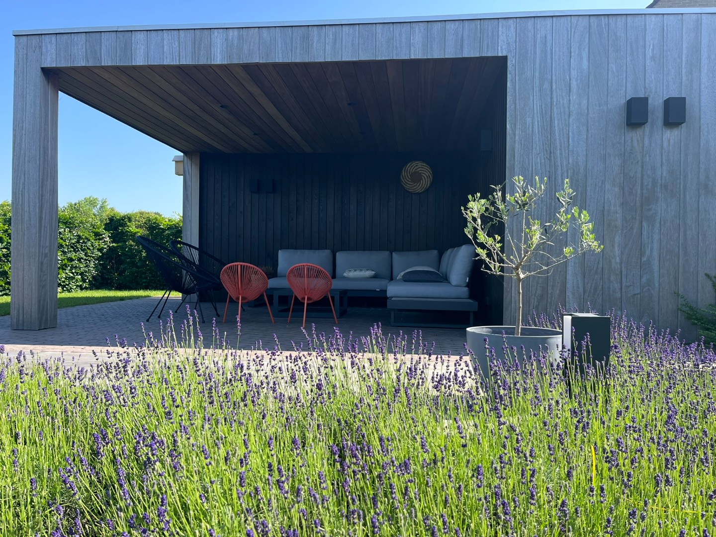 Ruime, instapklare,  alleenstaande woning met garage en tuin op 818 m² 