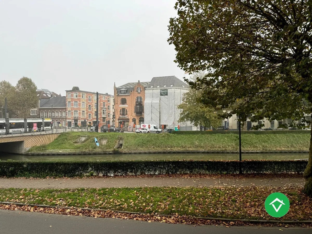 Appartement met 2 slaapkamers en garage Coupure te Gent 