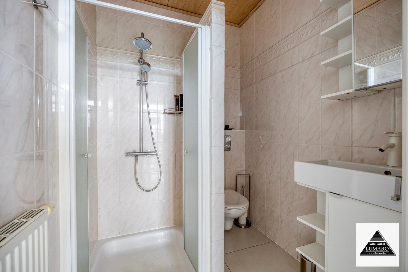 Instapklare villa met zwembad. Landelijke ligging in Leut (Maasmechelen). 