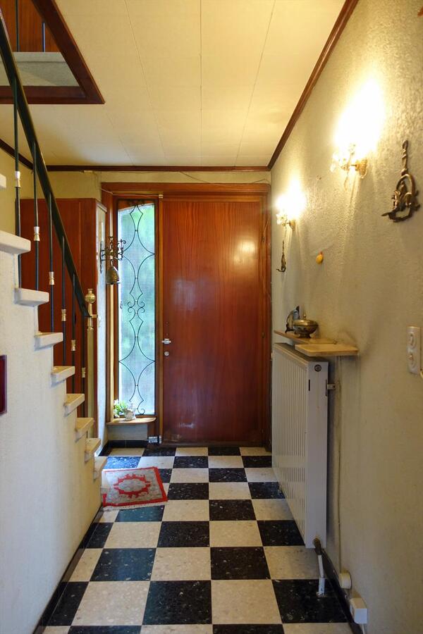 Op te knappen villa op landelijke ligging 