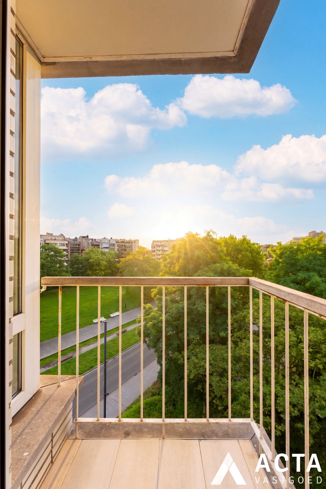 Instapklaar appartement met twee slaapkamers en parkzicht. 