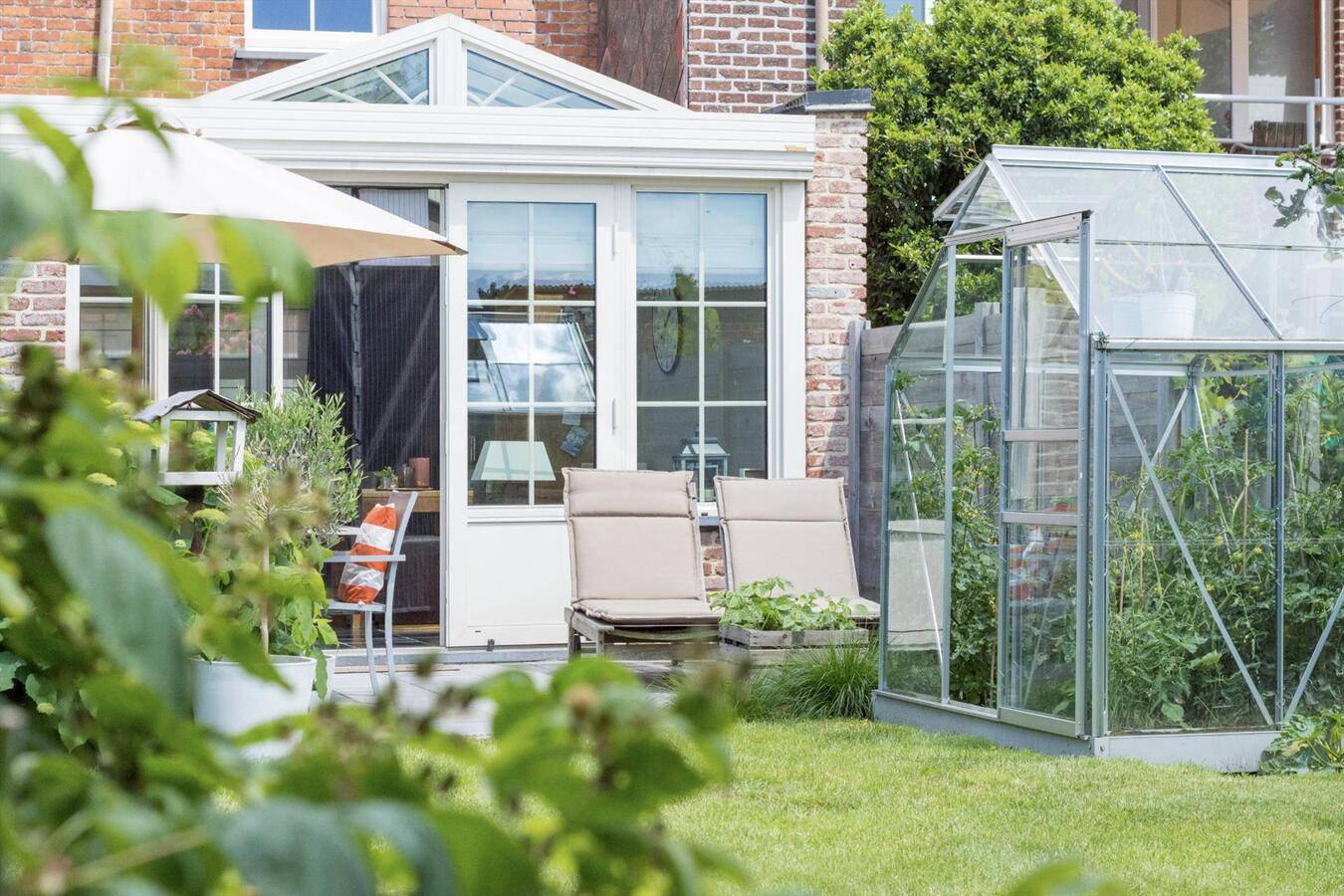 Instapklare woning met zonnige tuin op toplocatie 