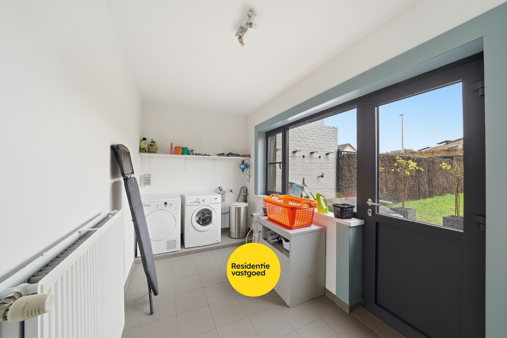 Ruime bel-étage woning met tuin en garage op rustige ligging te Bredene 