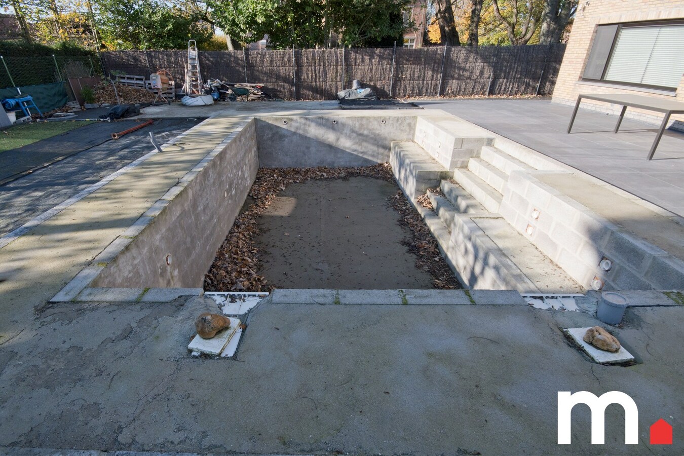 Gerenoveerd centraal gelegen woonst met praktijkruimte te Moorsele ! 