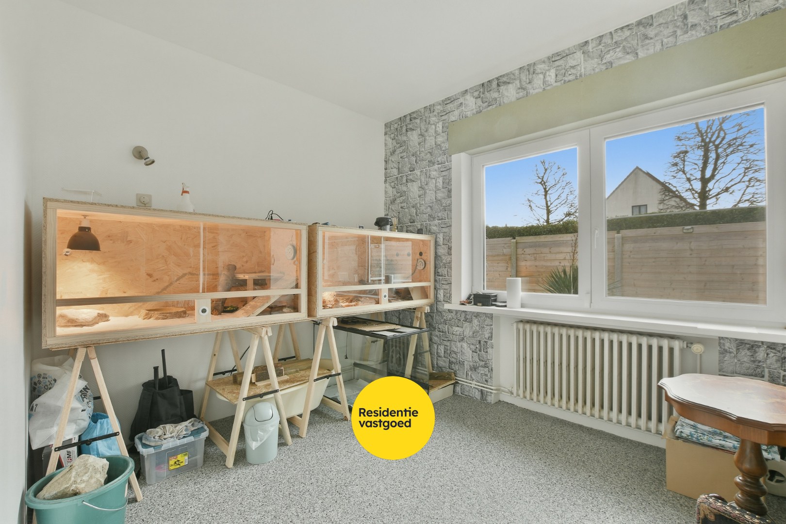 Instapklare en volledig gerenoveerde bungalow met 3 slaapkamers, tuin en garage vlak bij bos en centrum van De Haan 