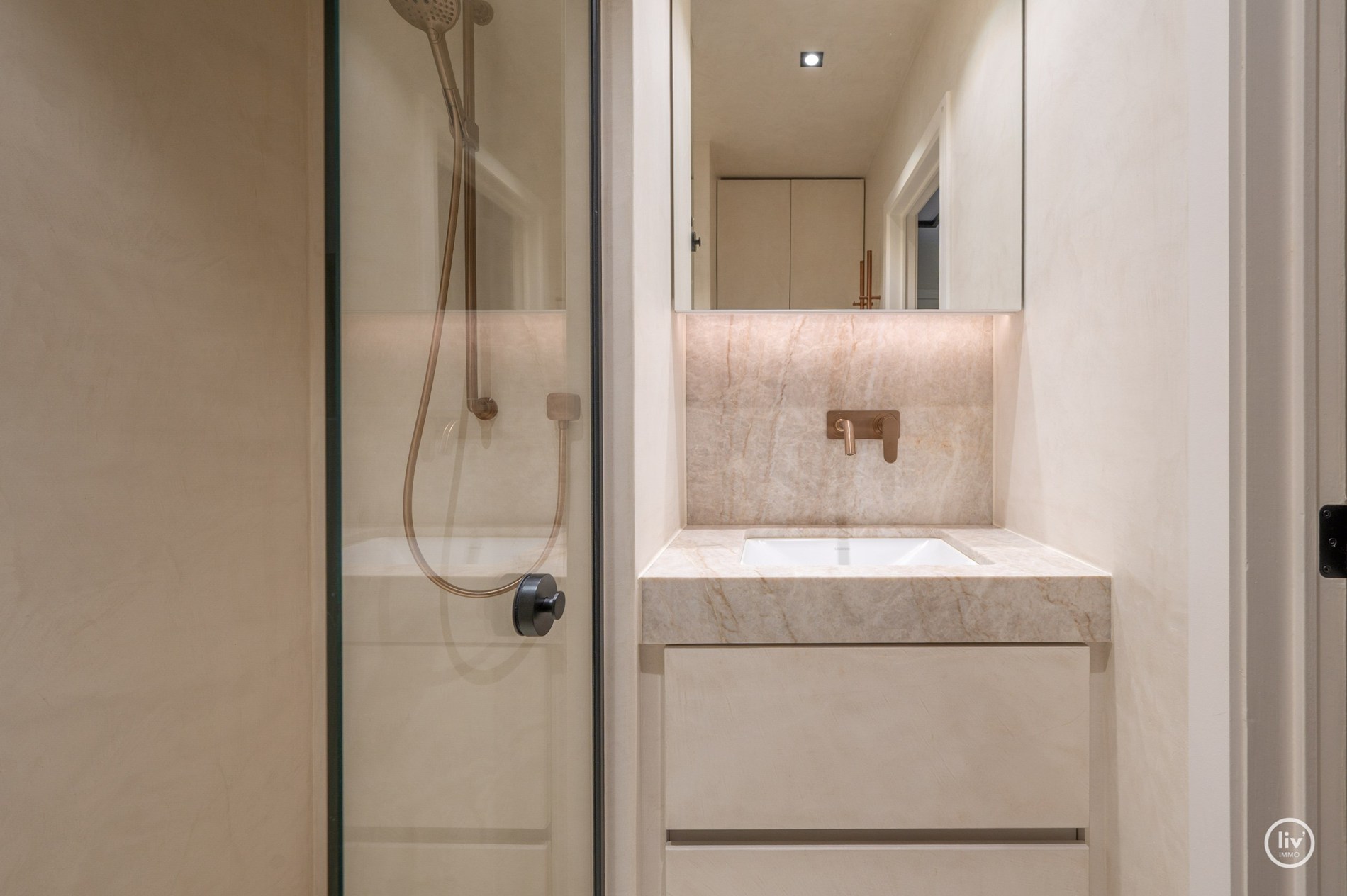 Uitzonderlijk luxueus afgewerkte duplex met royale terrassen, op topligging te Dumortierlaan. Hier werd over elk detail nagedacht 