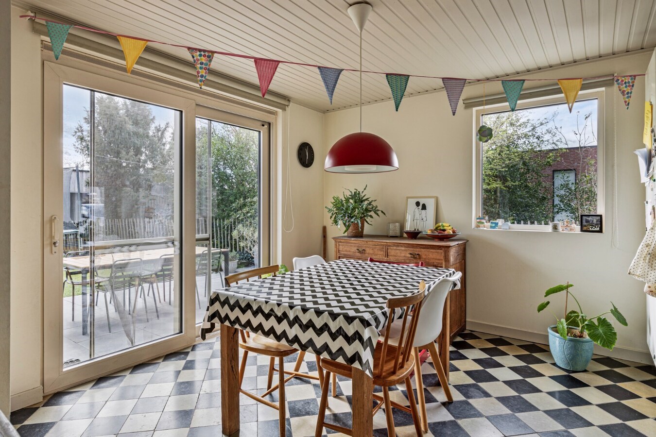 Residentieel gelegen, vrijstaande woning met praktijkruimte 