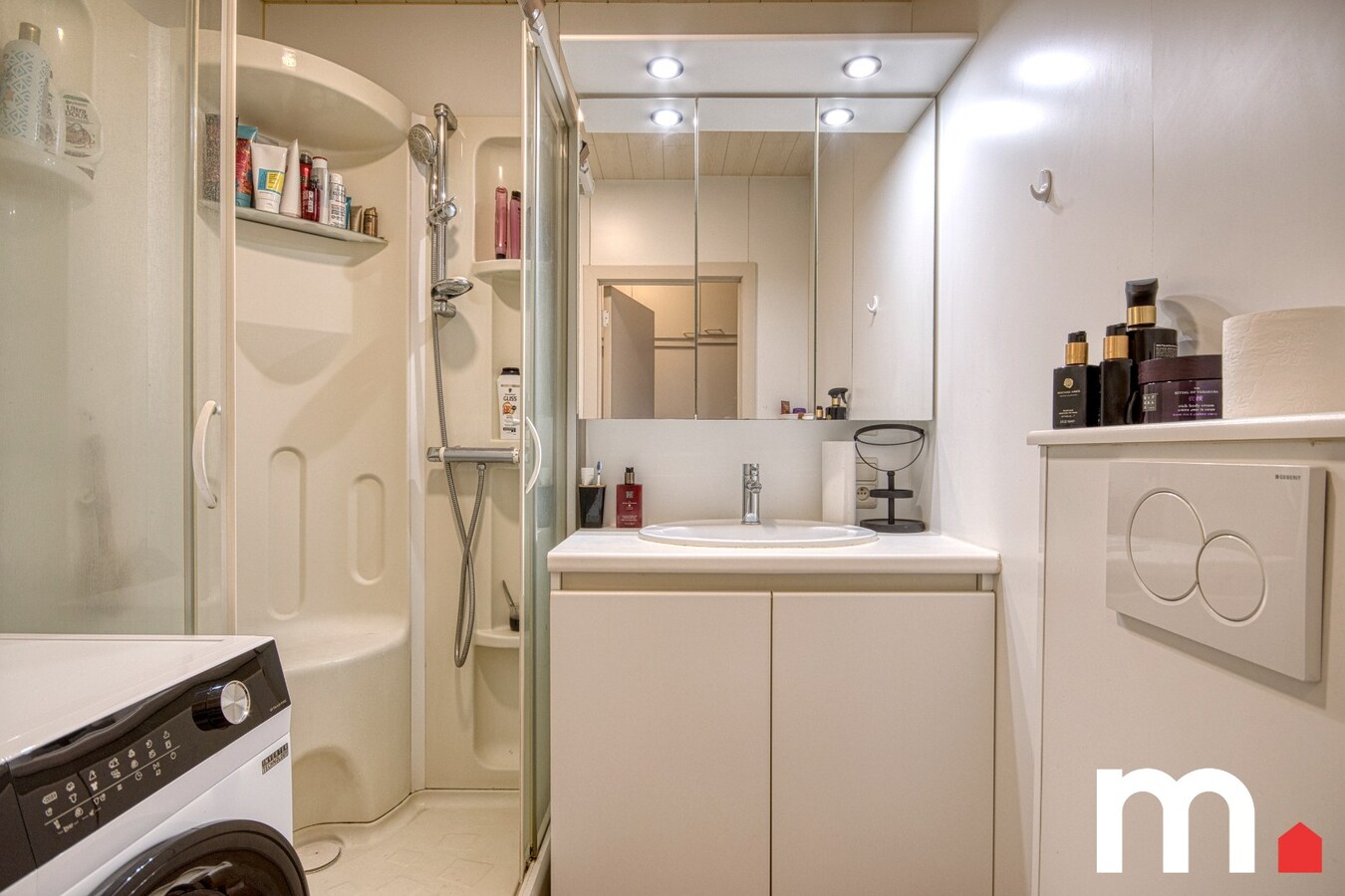 Lichtrijke Loftstudio met parkeerplaats te Kortrijk! INVESTERINGSOPPORTUNITEIT ! 