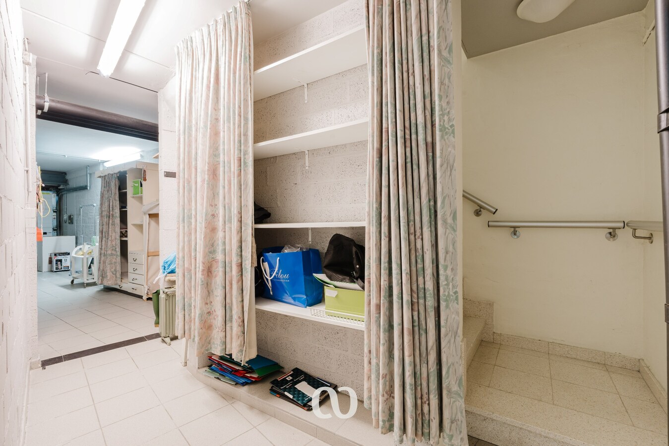 Instapklaar gelijkvloers appartement met private ingang en directe toegang tot de garage 