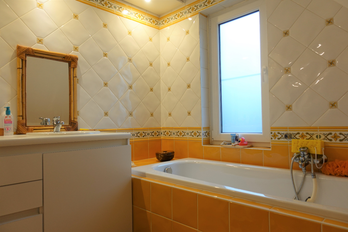 Perfect onderhouden villa op 2.155m² met dubbele garage 