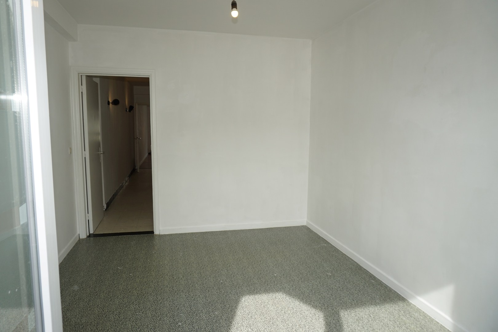 ONGEMEUBELD 1 SLP APP. GELEGEN KONINGSSTRAAT 