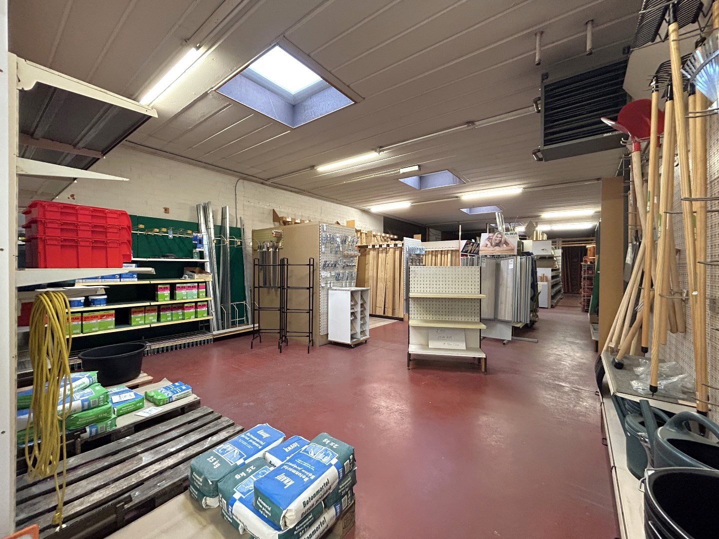 Handelsgelijkvloers op commerciële ligging in centrum Geel 