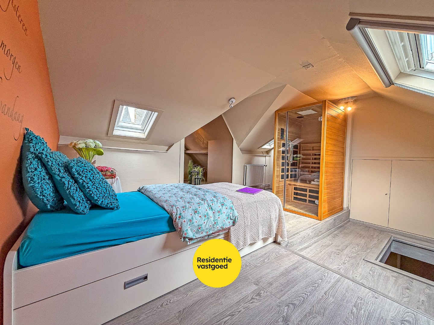 Prachtig herehuis met woonst en handelsruimte te Nieuwpoort-Stad op een zeer commerciële ligging in de Marktstraat op 400 m². 