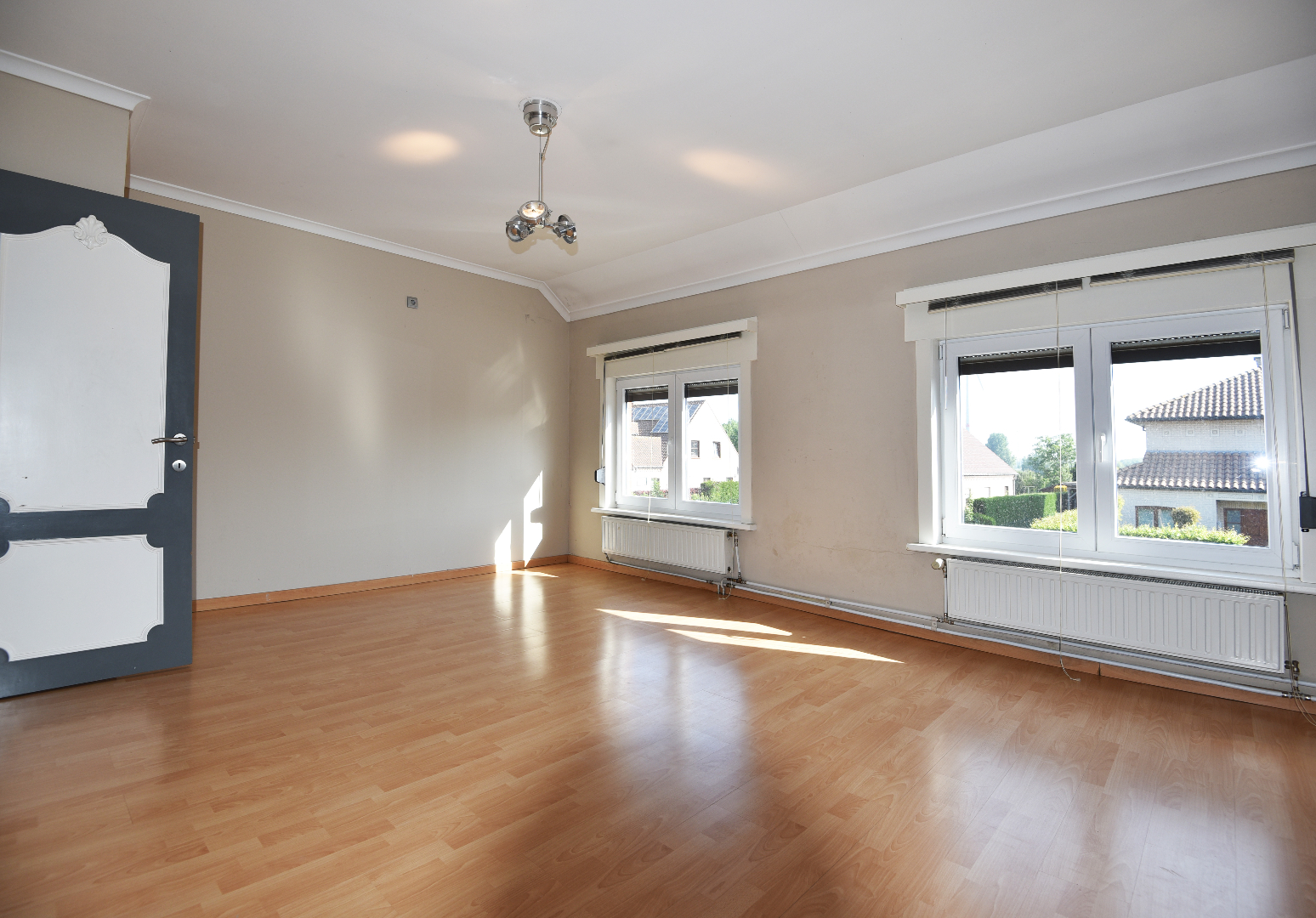 Op te frissen woning met 2 slpks, garage (55m²) en tuin te Balgerhoeke 