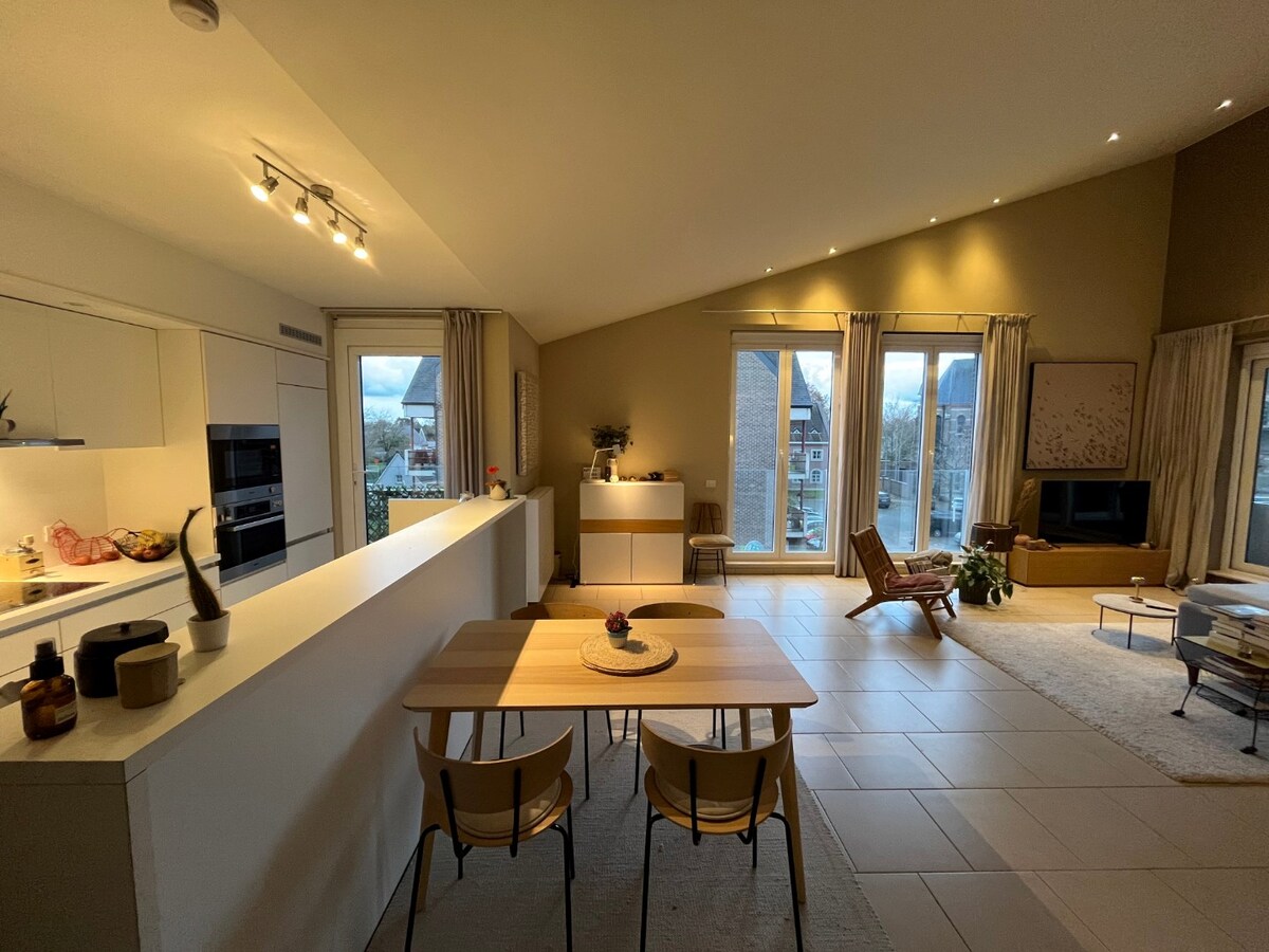 Bijzonder ruim 2-slpk-luxeappartement in centrum De Pinte 