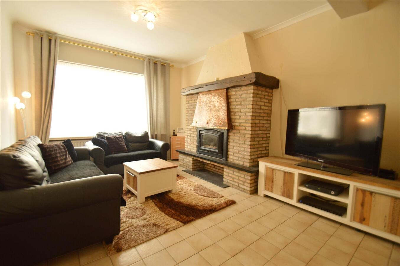 Zeer ruime gezinswoning met terras en garage - Heist 