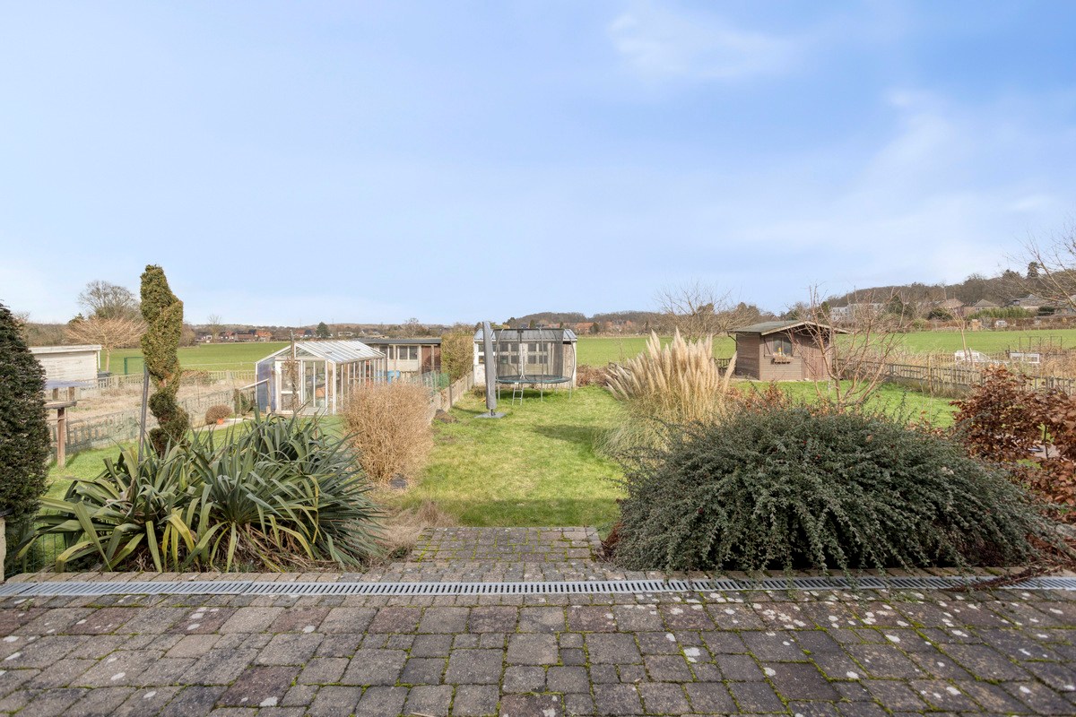 Woning met 4 slaapkamers, 2 badkamers, tuin, terras en autostaanplaats in Kessel-Lo! – EPC 206 kWh/m² - bewoonbare opp. 148 m² 