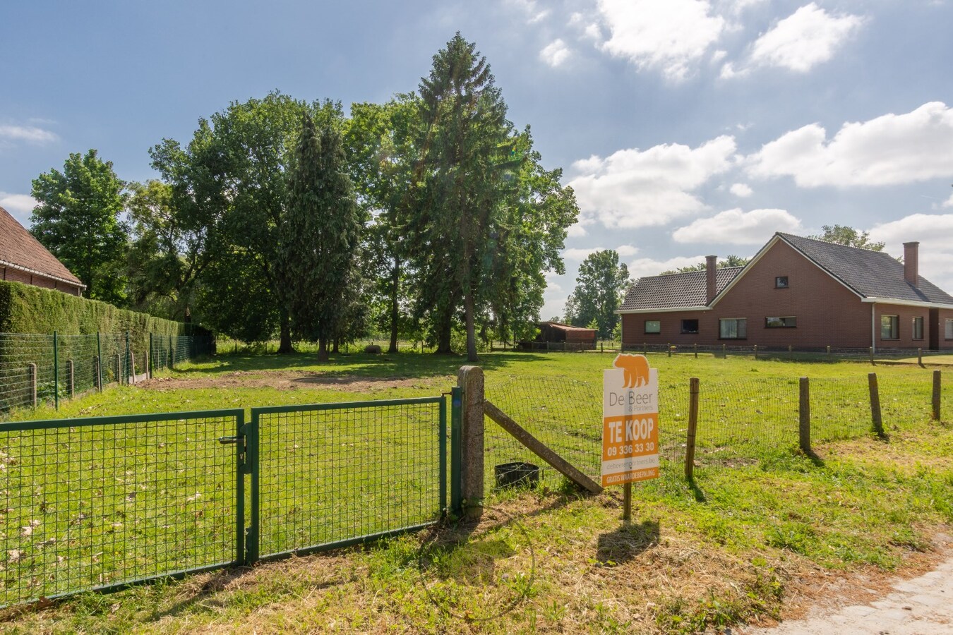 Bouwlot met achterin volwassen eiken (707m) te Lochristi 