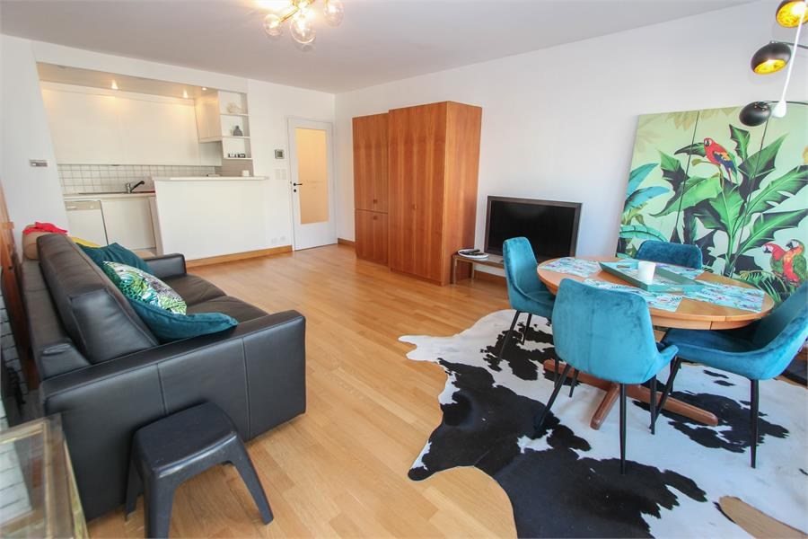 Centraal gelegen studio appartement voorzien van terras met zeezicht! 