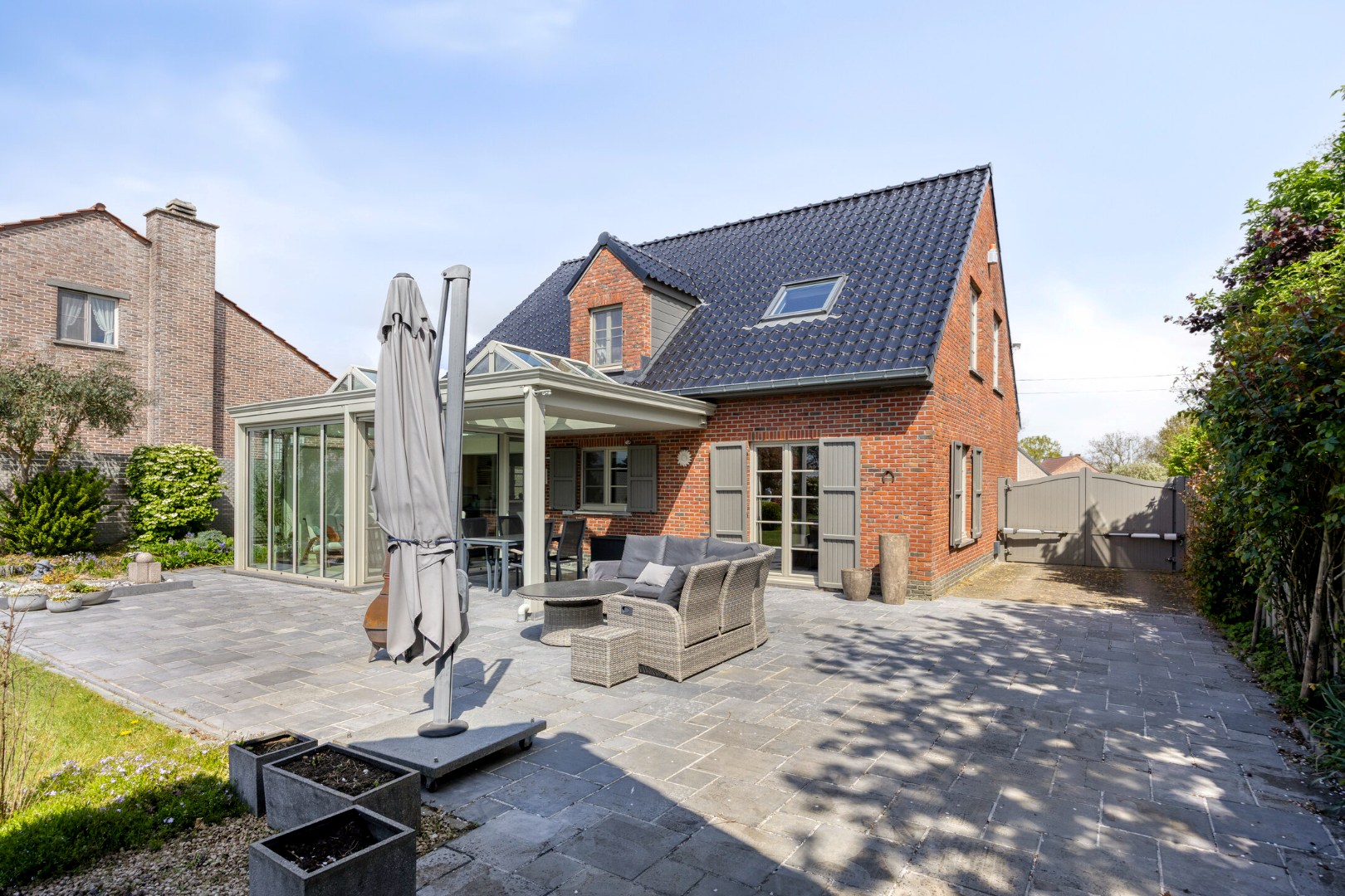 Open bebouwing met prachtige tuin en 4 ruime slaapkamers, garage, tuin en terras in Bierbeek – EPC 272kWh/m² 